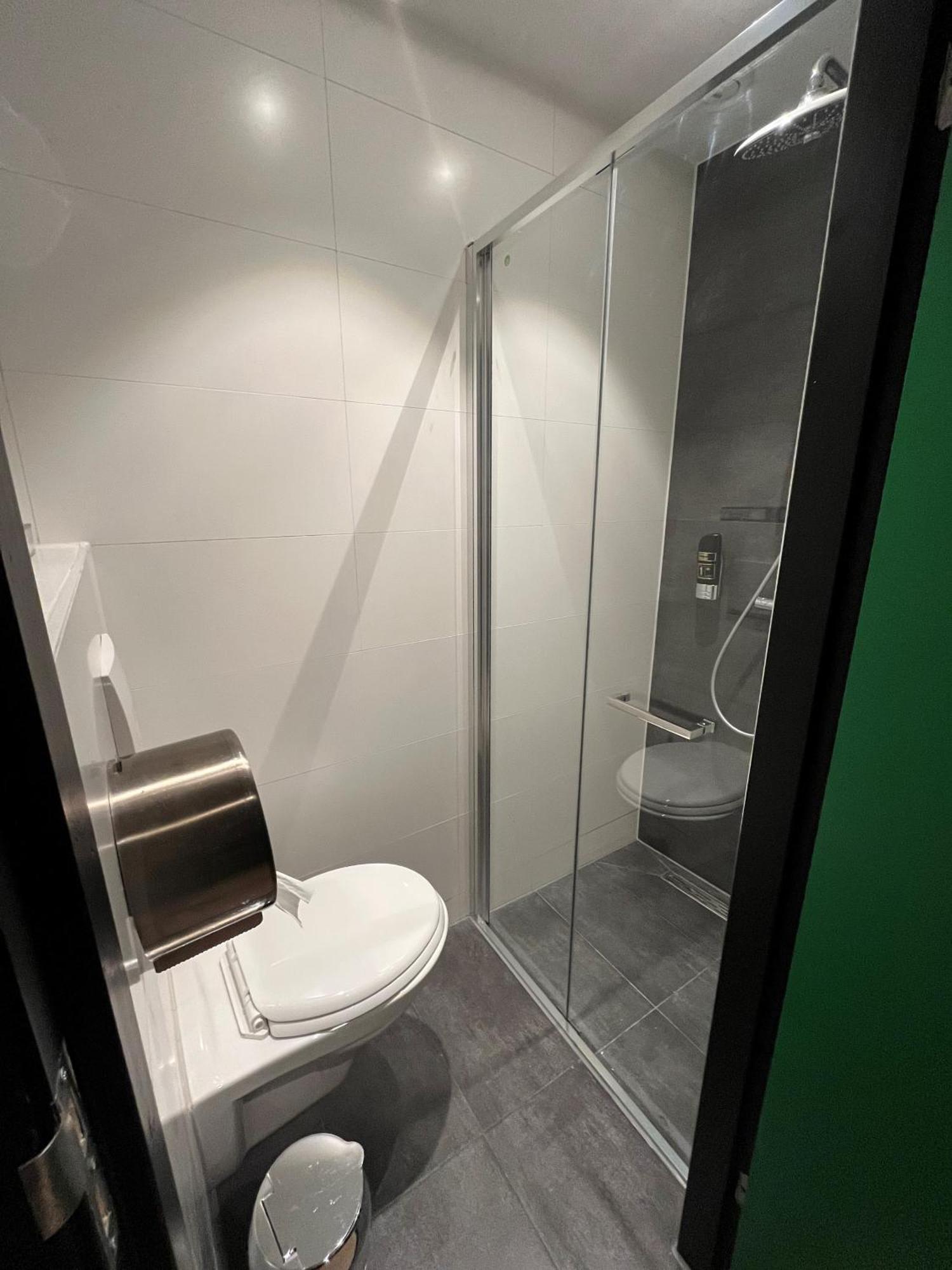 Posto Letto in Dormitorio Misto con 12 Letti